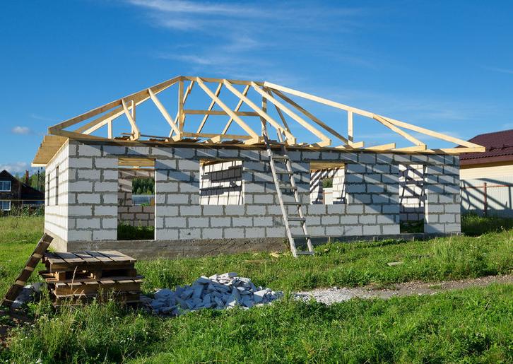 Стоит ли покупать готовый недострой в МО: риски и как их минимизировать