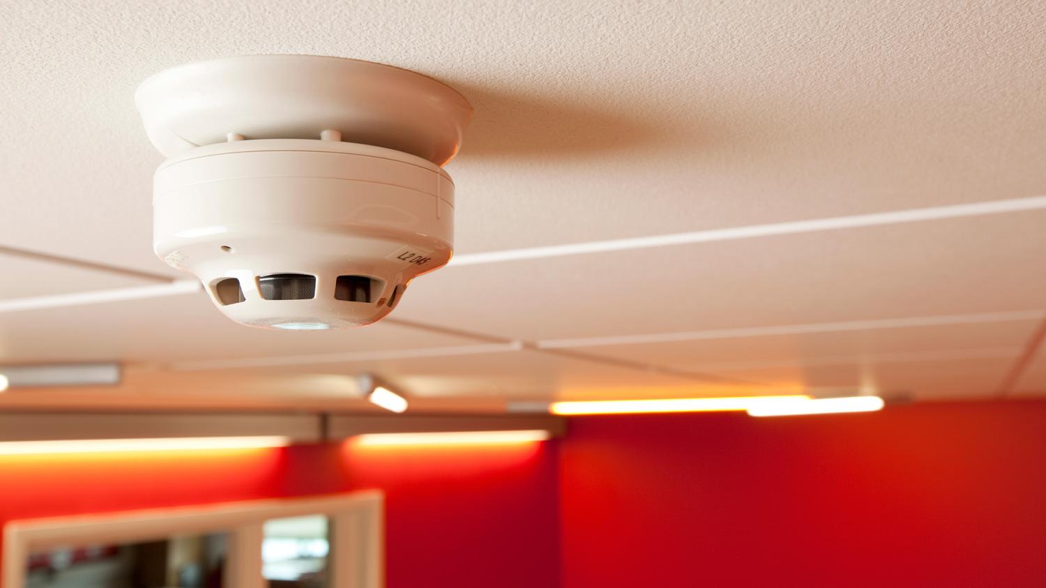 Безопасный дом: Проектируем загородное жилье с защитой от пожара и чрезвычайных ситуаций