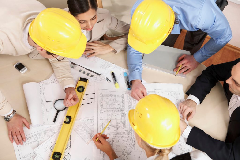 Строительная бригада и заказчик: как наладить эффективное сотрудничество Строительная бригада и заказчик: как наладить эффективное сотрудничество